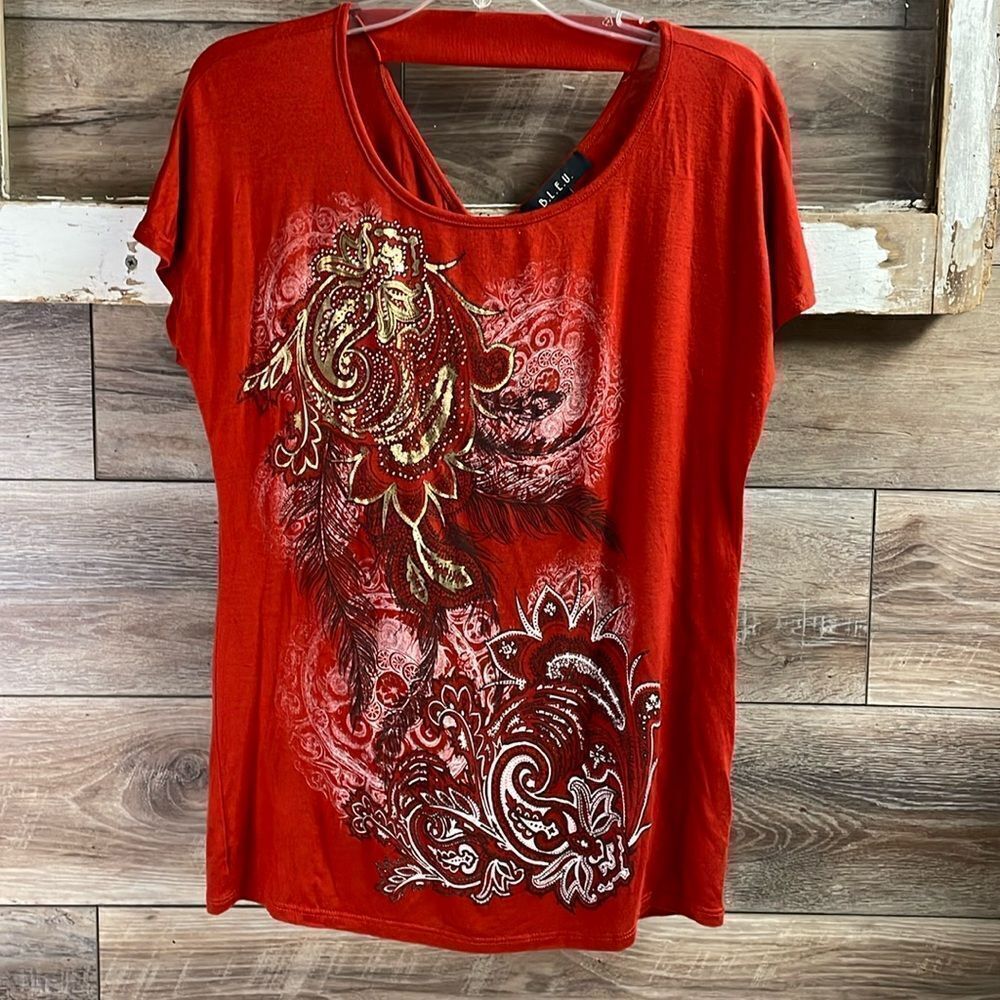 B.L.E.U. BLEU Ladies Graphic Top, Size Small, Rusty Red w/ Gold Metallic Design